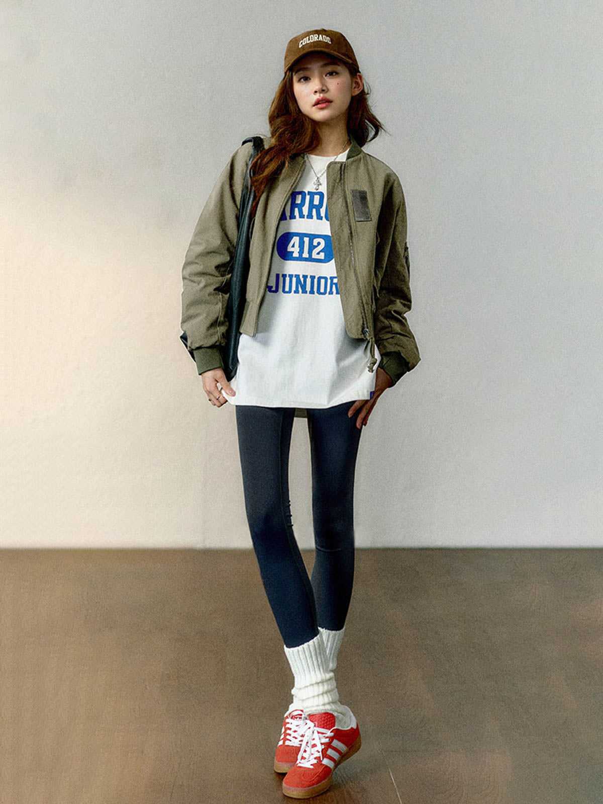 モデル画像:モデルが着用するアメリカンビンテージMA-1フライトジャケットのコーディネート