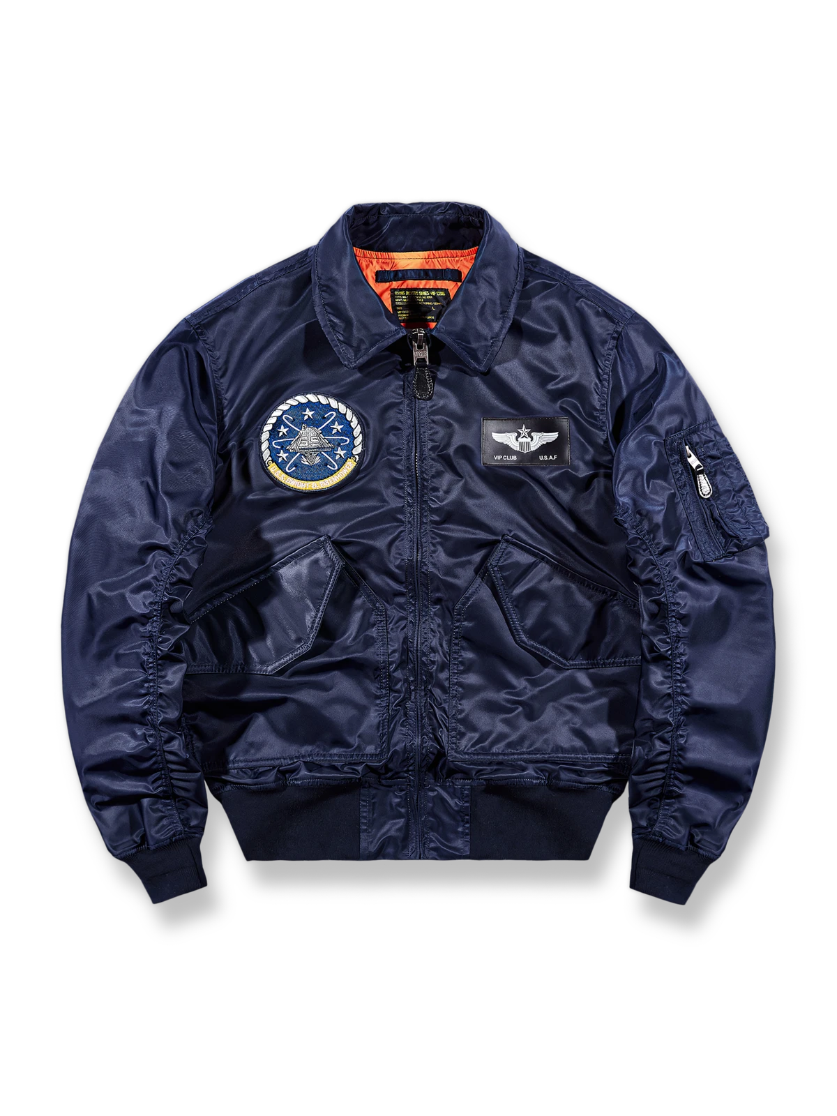 背面に海・陸・空バッジ付きのミリタリーテイストMA-1フライトジャケット。