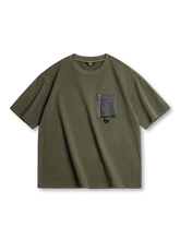 MA-1風ポケットとラップジップが特徴のミリタリーTシャツ