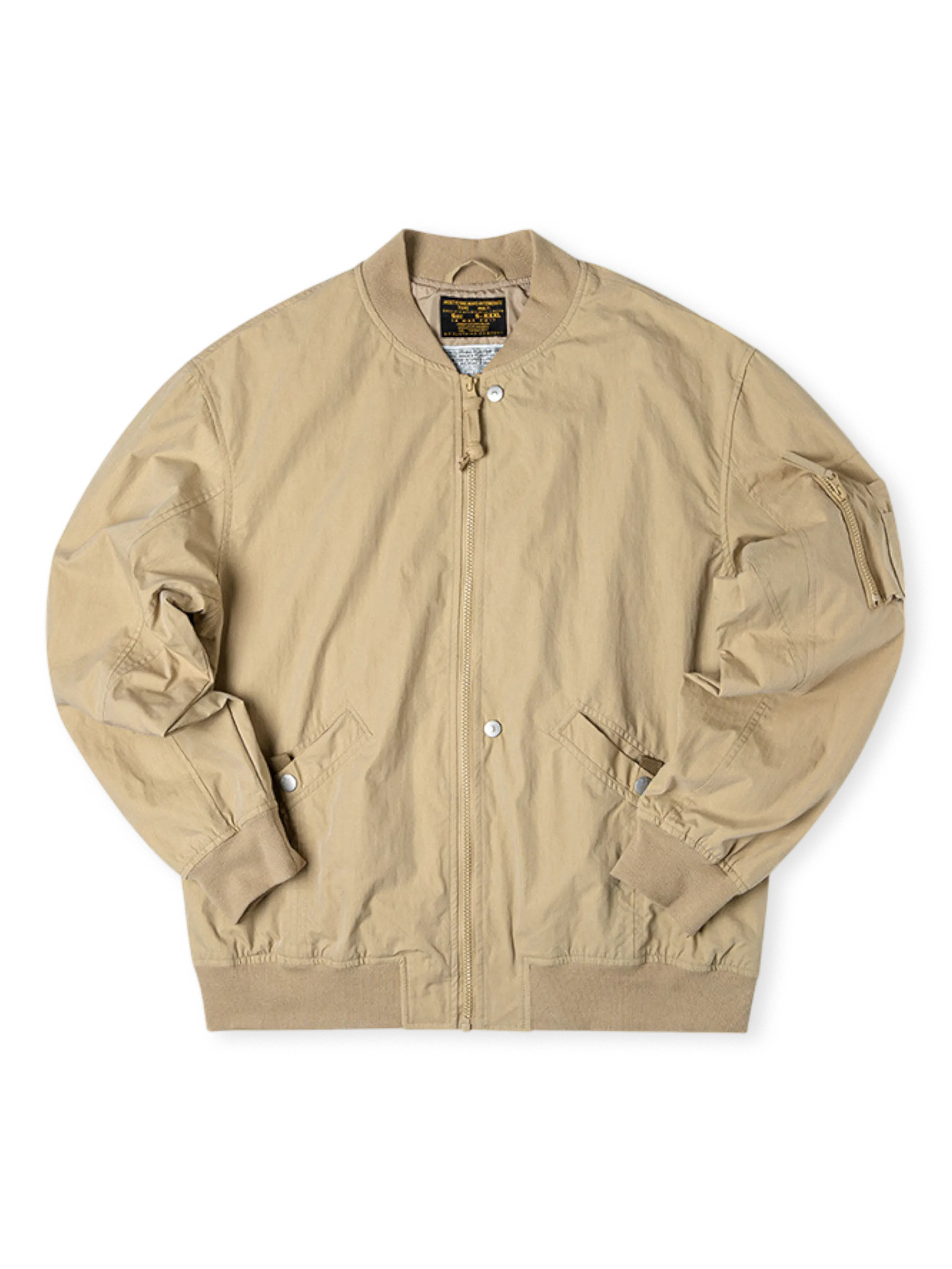 165g/m²綿ナイロン混紡素材使用のウォッシュ加工MA-1デザートフライトジャケット。左腕ユーティリティポケット付き。