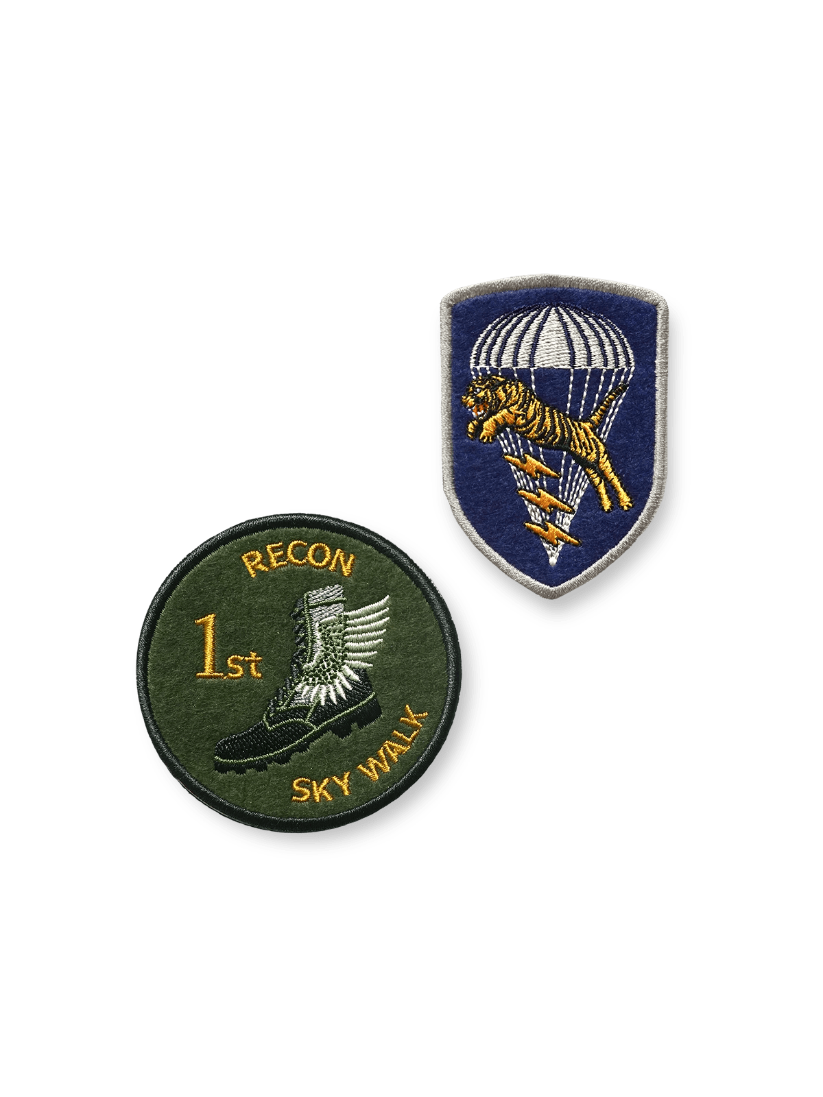 ベトナム戦時のMACV-SOG軍事刺繍ワッペンを詳細に示し、死神、虎、スカイウォーカーの図像が含まれることと、その歴史的背景と刺繍技術の卓越性を強調。