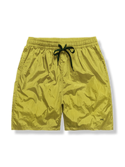 メタリックナイロン素材とカスタムカラー、プラスチックヘッドウエスト紐が特徴のルーズフィットショートパンツ