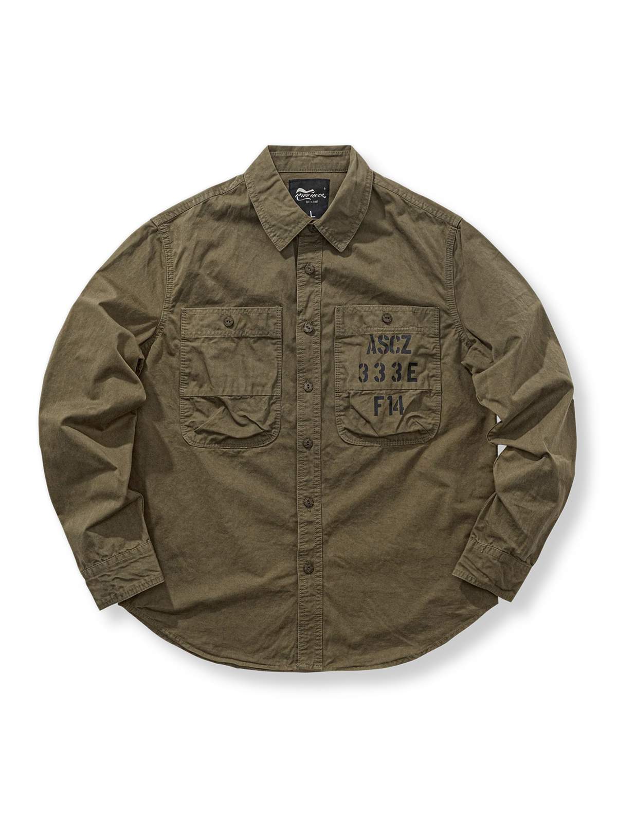 水洗い仕上げのコットンツイル素材を使用したミリタリースタイル長袖シャツ