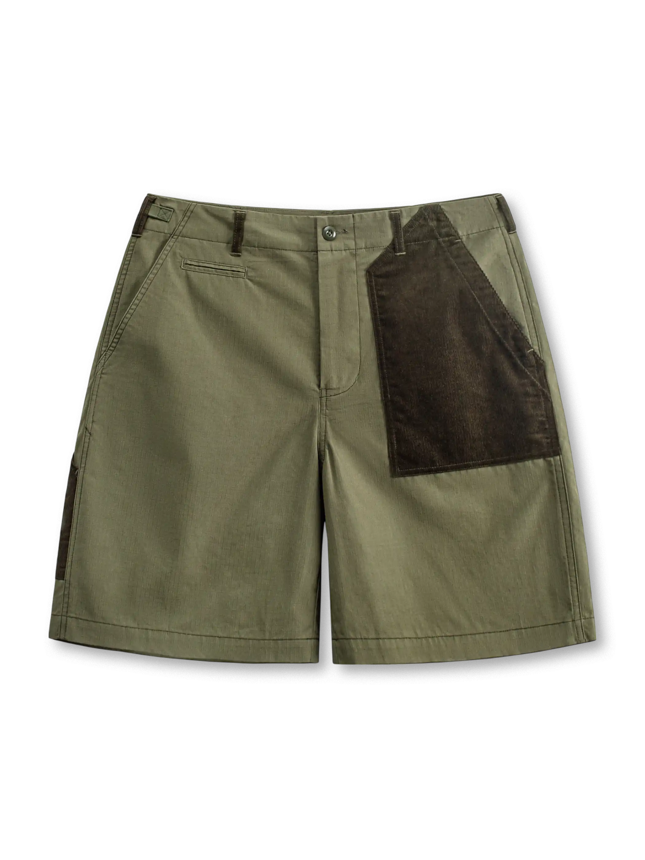 大容量ポケットとワイドレッグが映えるミリタリーワイドカーゴパンツ