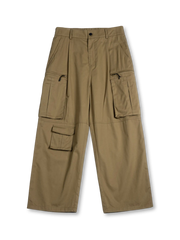 大容量ポケットとワイドレッグが特徴のミリタリーワイドカーゴパンツ