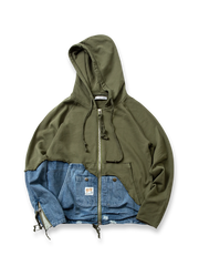 異素材パッチワークとデニムを組み合わせたフーディージャケット。