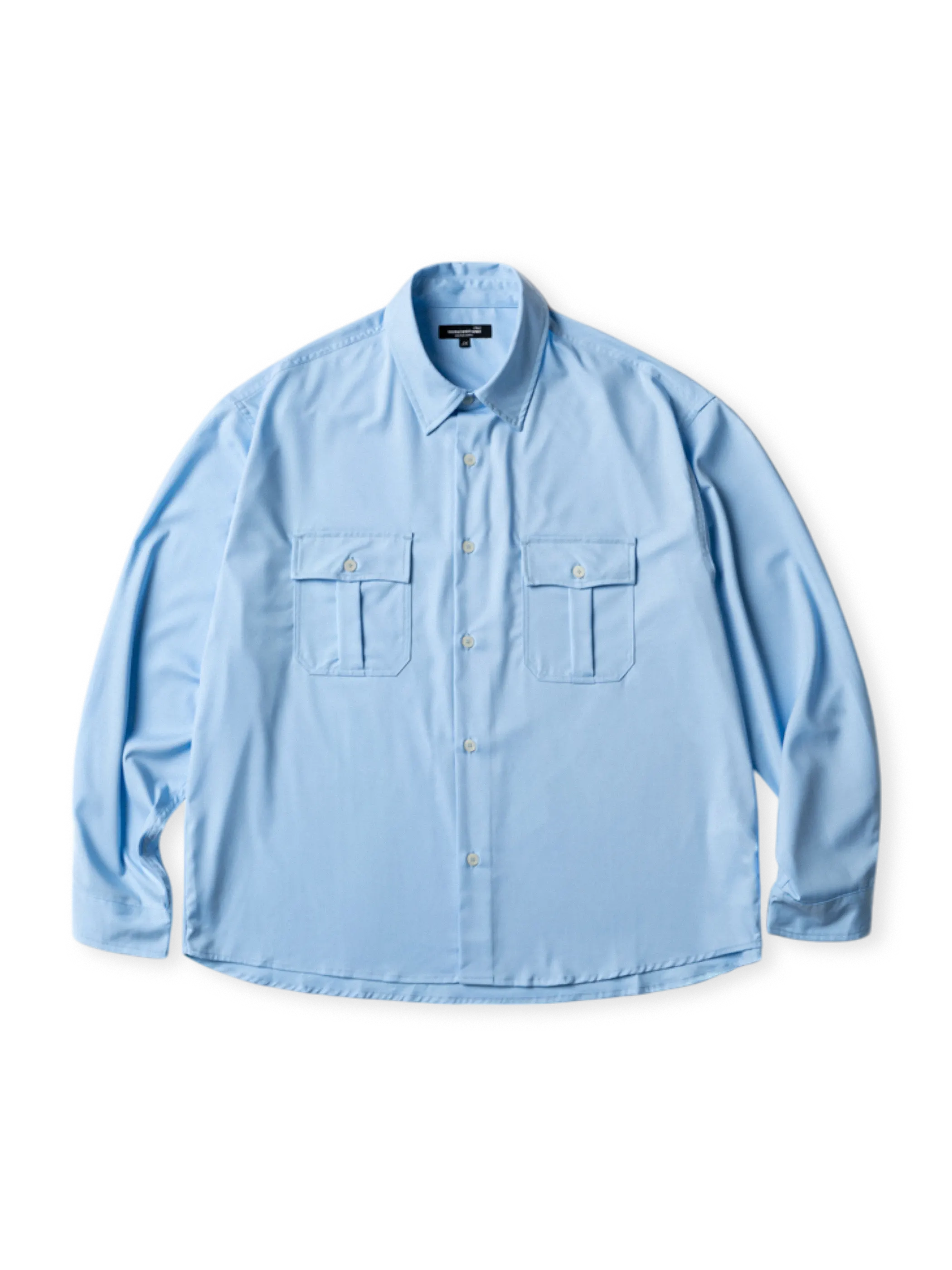 フラップ付きダブルポケットが特徴のモダール素材長袖シャツ。柔らかく吸湿通気性に優れる素材使用。