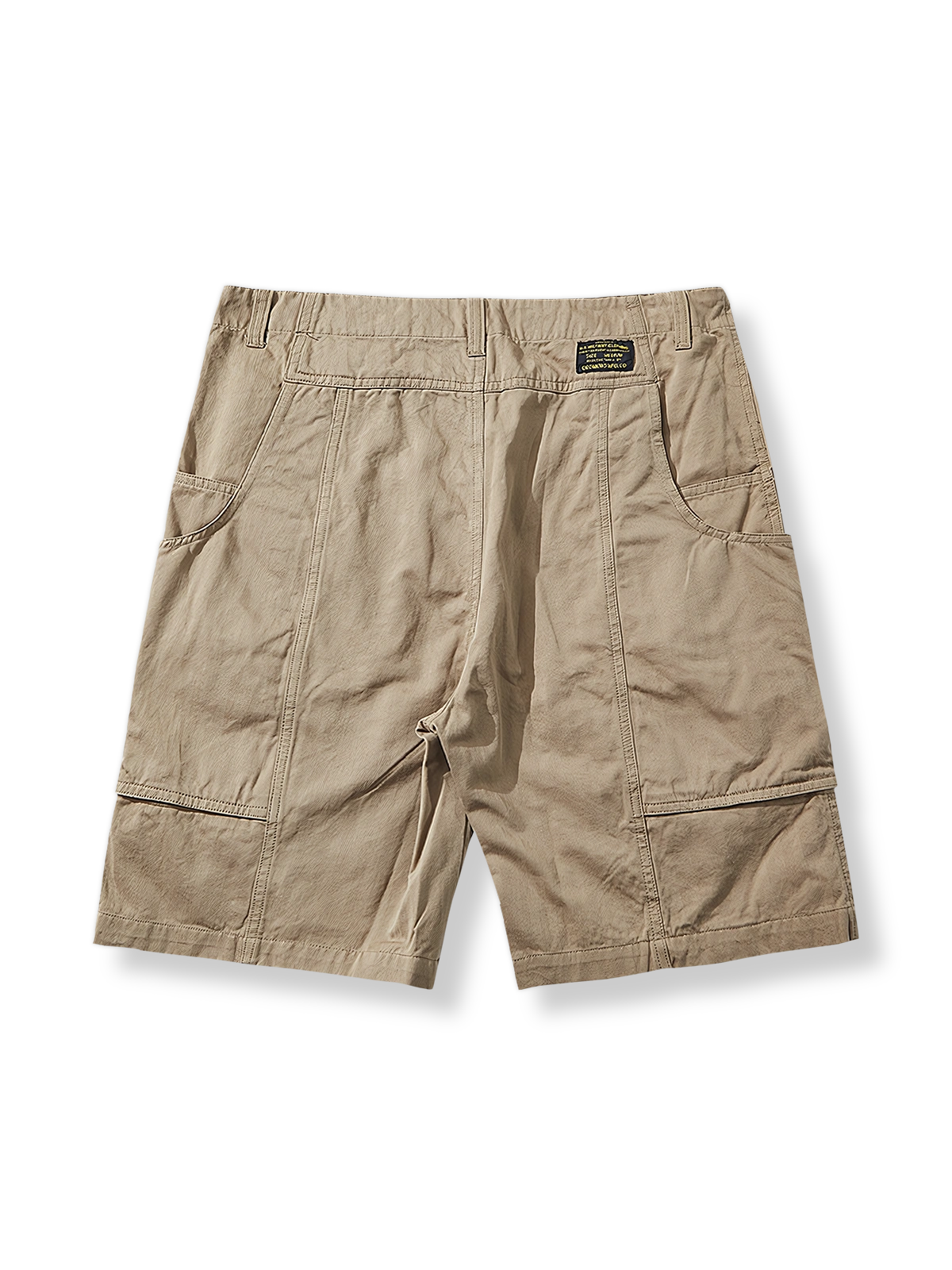 ヘリンボーンキャンバスと調整ウエスト、多機能ポケットが特徴の改良型P44ミリタリーショートパンツ