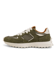 モスグリーンのスエード×ナイロンアッパーとドットソールが映える80年代風ジョギングシューズ