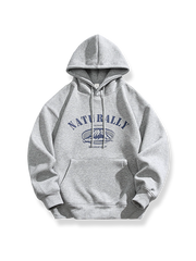 山岳プリントが施されたネイビーカラーのフード付きスウェット