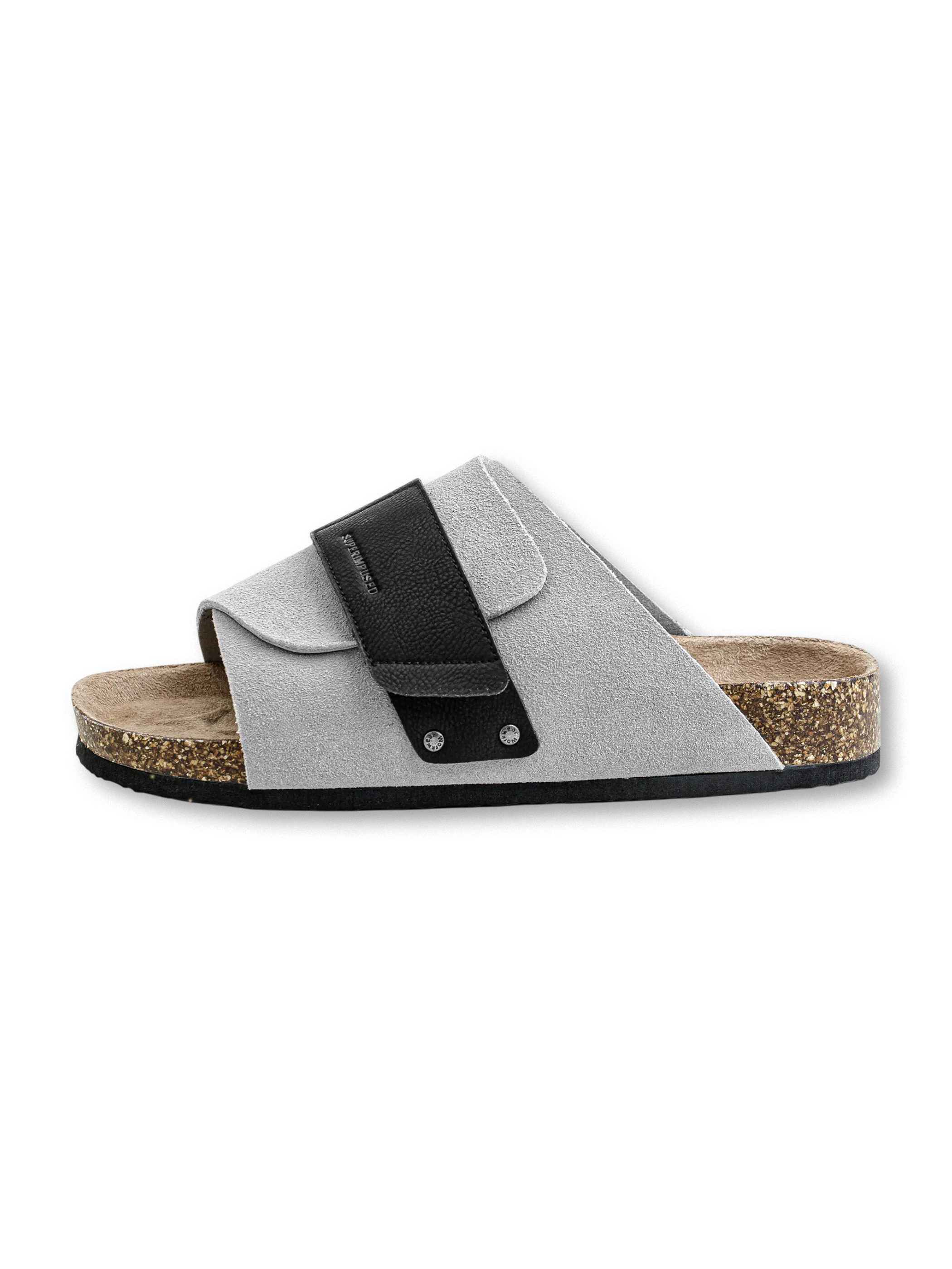 コルクフットベッドとベルクロストラップが特徴の快適なサマースライドシューズ