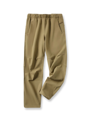 三防生地使用の多機能ハイキングパンツの全体正面画像、保温フリースと調整可能なウエストベルトのディテール。