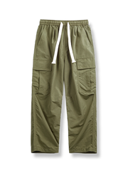 多機能ポケットと伸縮ウエストを備えたカーゴパンツ