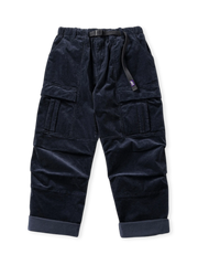 高密度コットンコーデュロイのヴィンテージ風パラシュートパンツ。膝のダブルタックと複数ポケットが特徴。