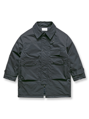 多ポケットデザインのミドル丈防寒コート