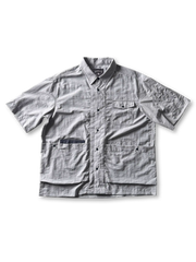 軽量撥水性ナイロン生地の多ポケットフィールドシャツ、1980年代アウトドアジャケット風デザイン