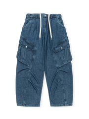 多機能ポケットと立体カッティングが特徴の耐摩耗性ワークデニムパンツ。ゴムとドローコードのウエストで快適なフィット感。