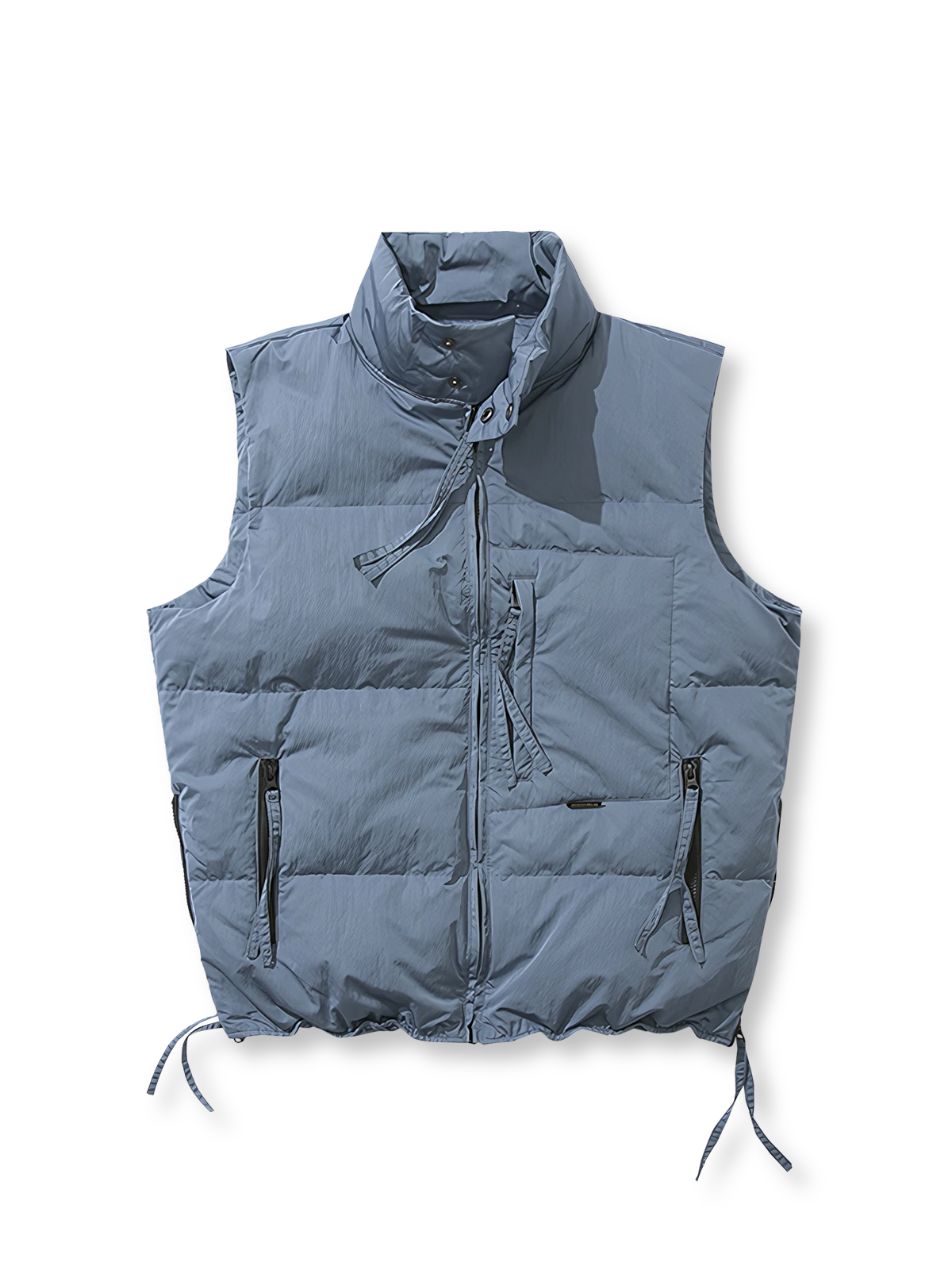 多ポケット仕様とスタンドカラーで防風性を高めたダウンベスト。