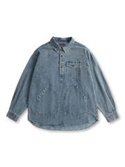 アシンメトリーポケットとヴィンテージ風色落ちが特徴の多機能デニムプルオーバーシャツ