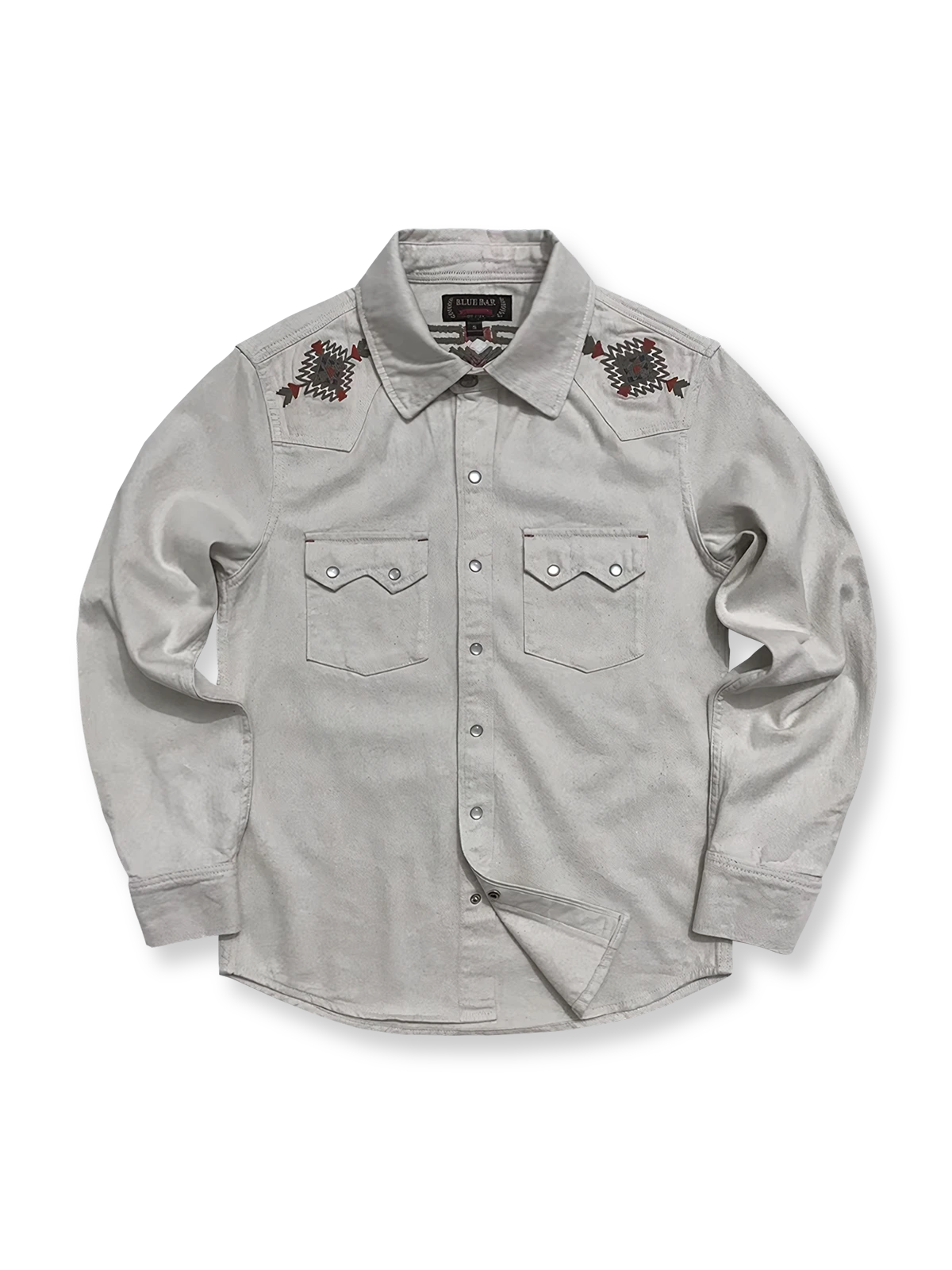 ナバホ刺繍を施したコットンシードデニムシャツ。