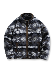 ナバホ柄のラムファースタンドカラー中綿ジャケット。暖かさと実用性を兼ね備えた冬のアウトドア向けアイテム。