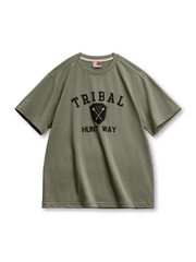 ナバホ文化モチーフと発泡プリントが特徴の通気性良好なヴィンテージ風Tシャツ。