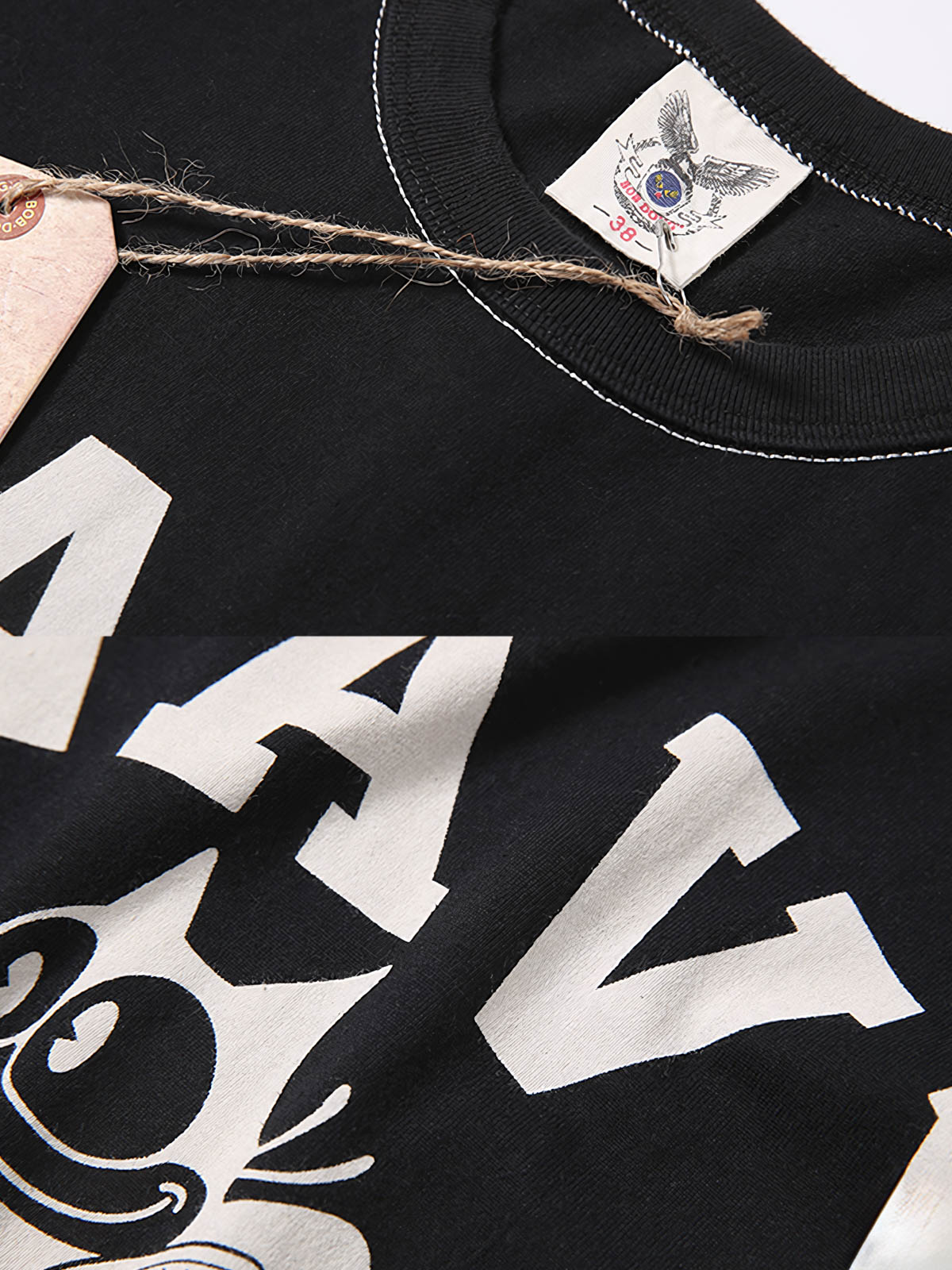 Tシャツのフィリックス・ザ・キャット(Felix the Cat)プリントとNAVY 87A FOOTBALLの文字の特写画像