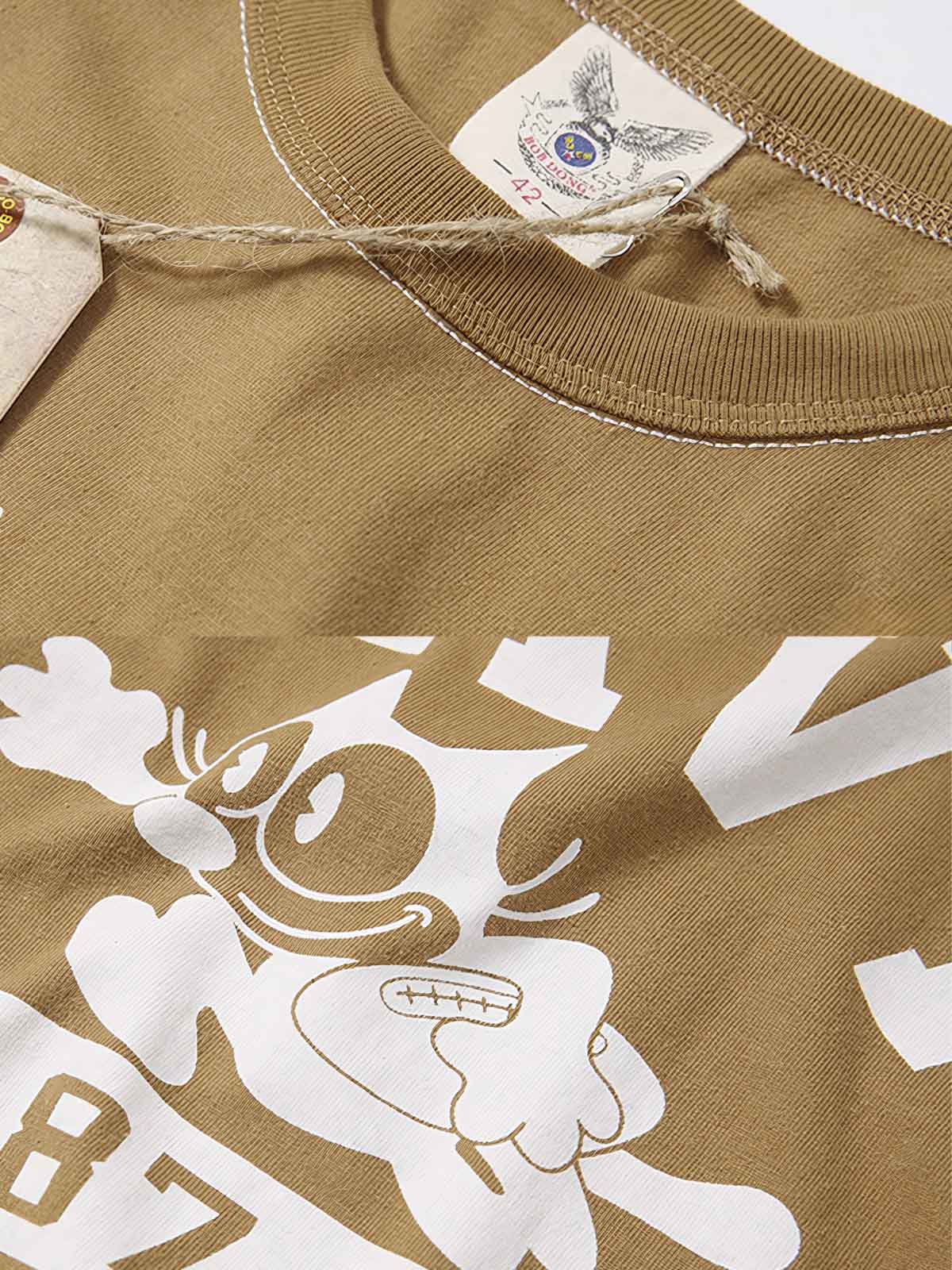 Tシャツのフィリックス・ザ・キャット(Felix the Cat)プリントとNAVY 87A FOOTBALLの文字の特写画像
