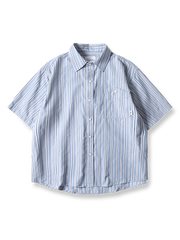 ネイビーとホワイトのストライプが爽やかなリラックスフィット半袖シャツ