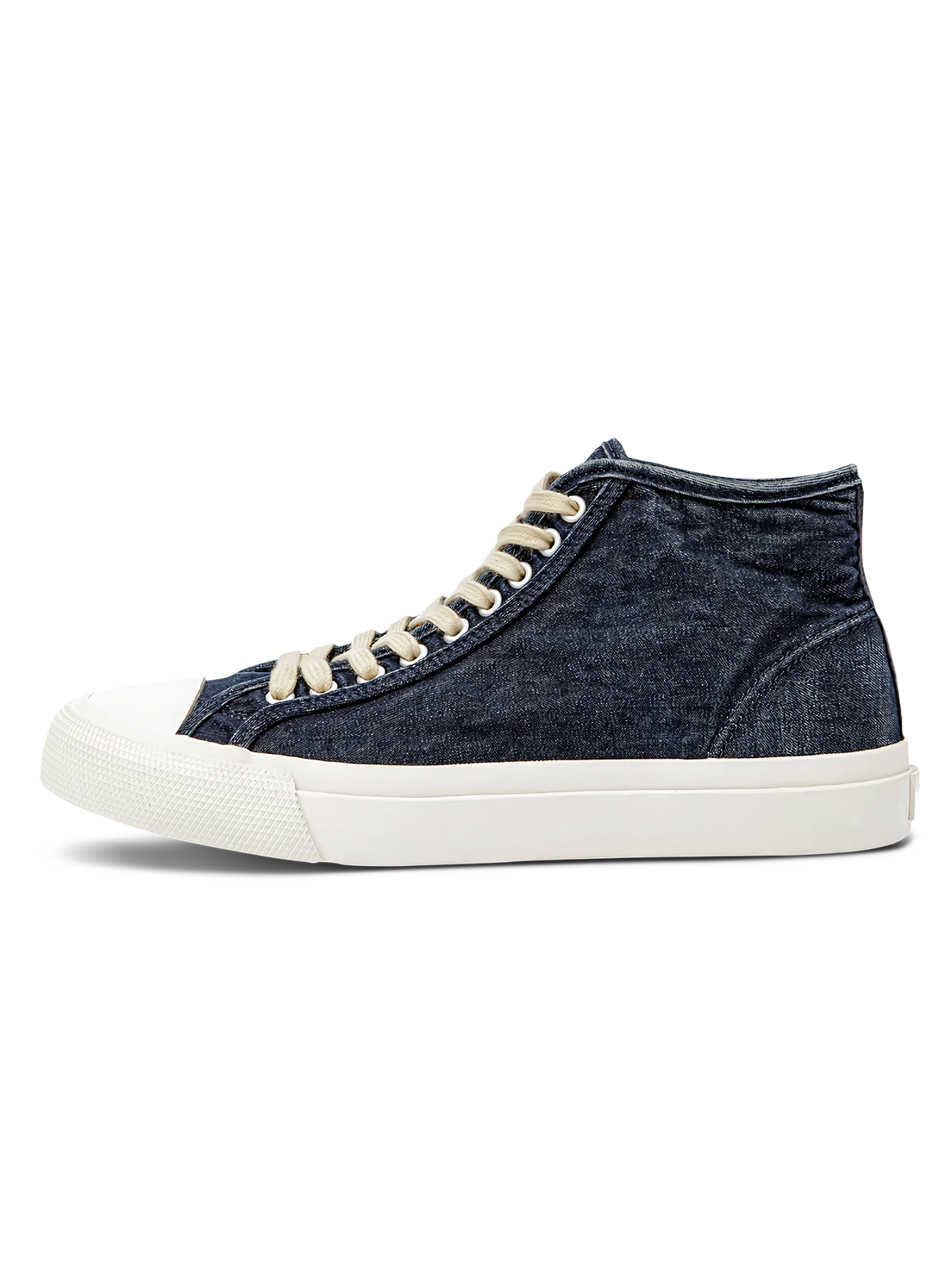 クラシカルなキャンバス素材と手作業仕上げによるレトロ海軍トレーニングシューズ