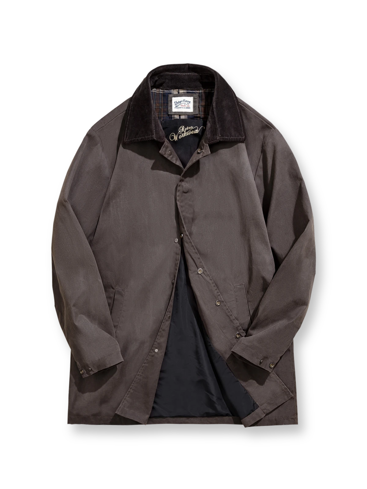 オイルワックス生地とコーデュロイ襟が特徴のヴィンテージスタイルコート。