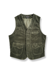 オリーブグリーンのコーデュロイ素材を使用したスリムフィットベスト。