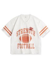 アメリカンフットボールモチーフのロゴとメッシュ素材が特徴のオリーブグリッドフットボールTシャツ