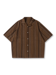 1950年代キャンプシャツをルーツに持つブラウンストライプの開襟シャツ