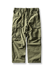 刺繍と多ポケットが映えるアウトドアキャンプ用ワークパンツ