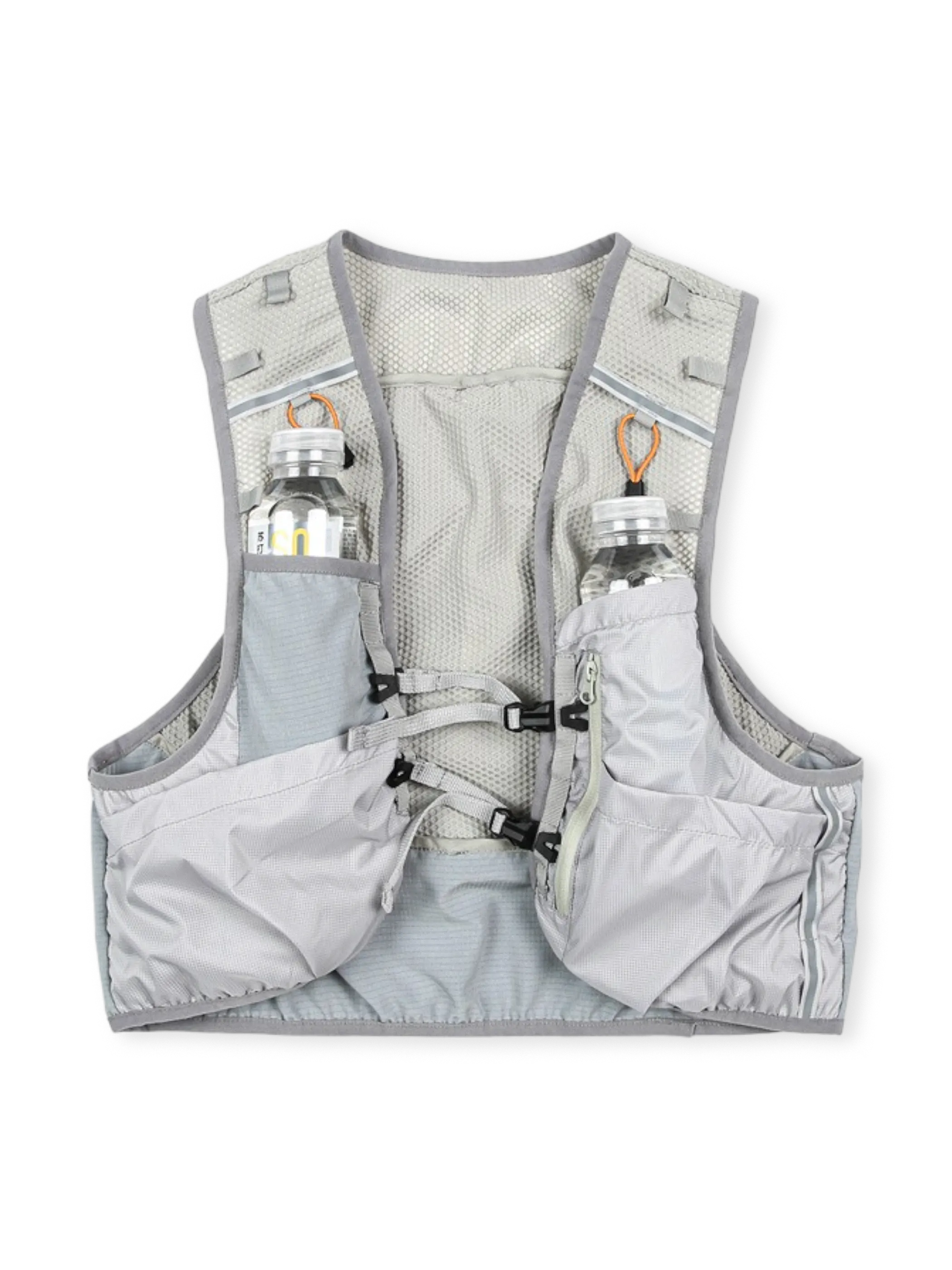 ミッドアメリカンフィッシングベストを参考にした軽量多機能収納のカラーブロックベスト。調節可能な仕様付き。