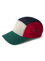 カラー切り替えと5パネル構造を備えた速乾防水キャップ。