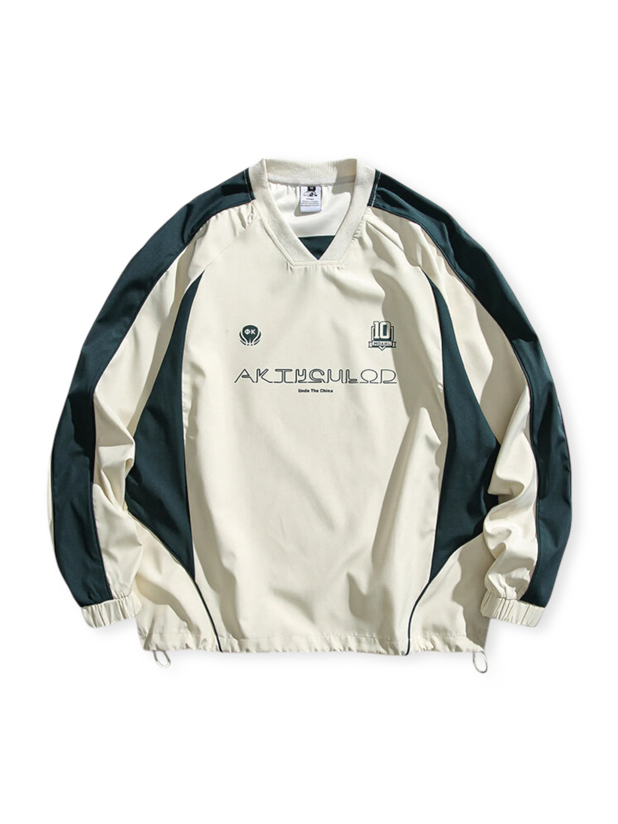 Vネックと対比カラーのブロックパネルを持つスポーティなスウェット。ドローコード裾とゴム袖口、プリント刺繍が特徴