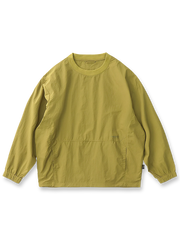 Corduraナイロン素材と大容量ポケットが特徴の速乾オーバーサイズ長袖トップ。