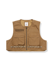 非対称デザインと多機能ポケットが特徴のショート丈アウトドアベスト