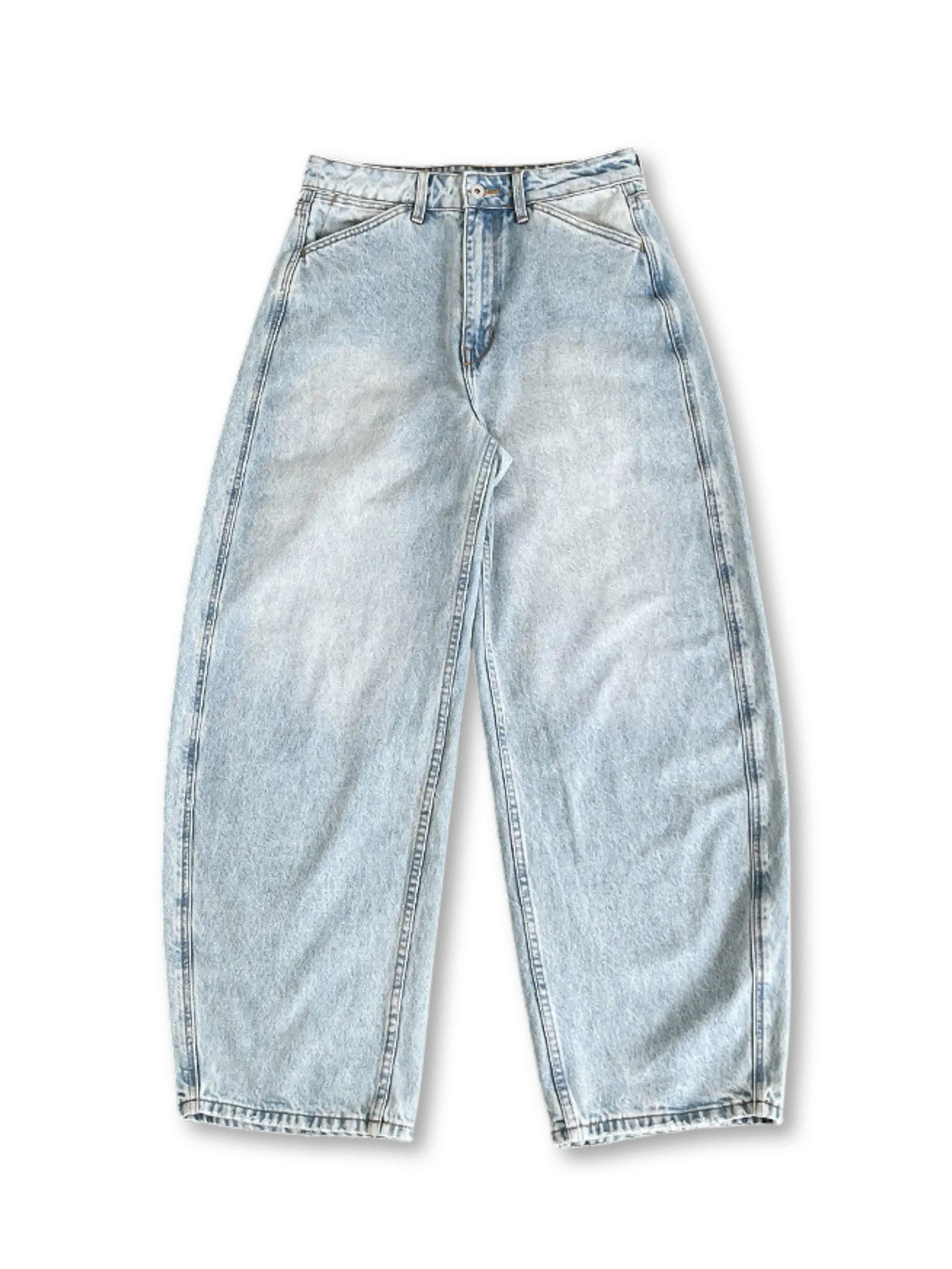 ボリュームあるワイドシルエットとウォッシュ加工が特徴のデニムパンツ