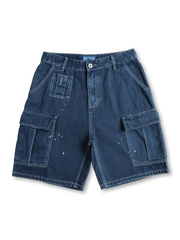 ペイントスプラッター加工が特徴のタフなコットンデニム五分丈ショーツ、実用的なカーゴポケット付き