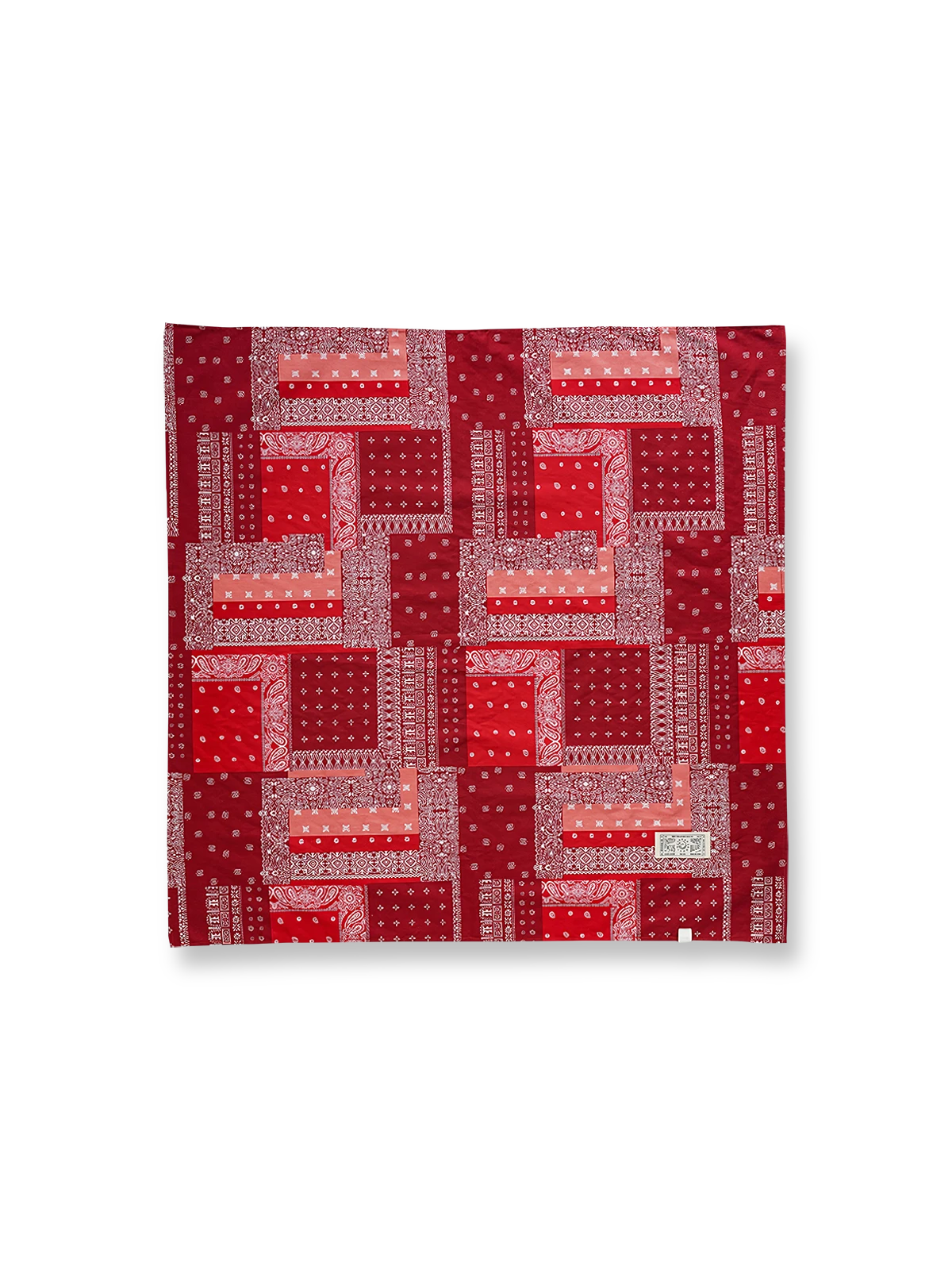 クラシックなペイズリー柄をバイカラーデザインで仕上げた100%コットンの多機能スカーフ。レッドとブルーの2色展開で、吸汗性と柔らかな肌触りを持ち、ハンカチやヘッドスカーフ、装飾ファブリックとしても使用可能。