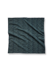 ペイズリー柄とドット柄を組み合わせたリネンコットン混紡スカーフ。軽量通気性素材と防風防塵機能、プロ裁断の縁ロック処理を特徴とするアイテム。