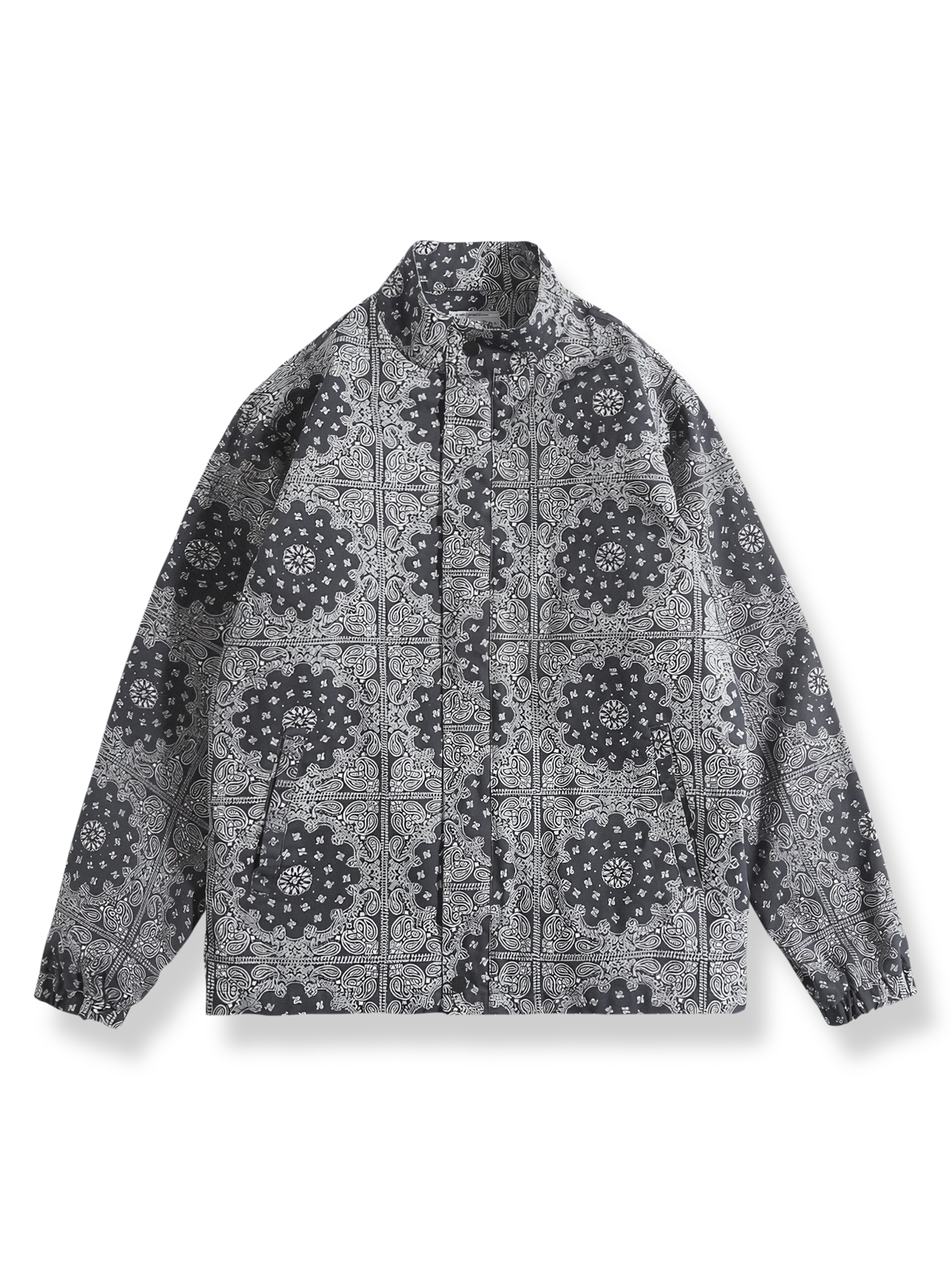 目立つペイズリー柄と立ち襟が特徴のレトロなコットンジャケット。