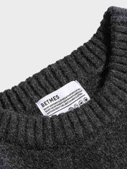 クルーネックブルーウールニット