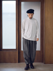 刺繍付き ハイネック 長袖Tシャツ