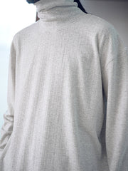 刺繍付き ハイネック 長袖Tシャツ