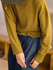 刺繍付き ハイネック 長袖Tシャツ