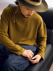 刺繍付き ハイネック 長袖Tシャツ